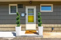 Swanky 1BDR, SpaShower, SuperClean, Fully Stocked,By WestEnds in St. Louis Park!