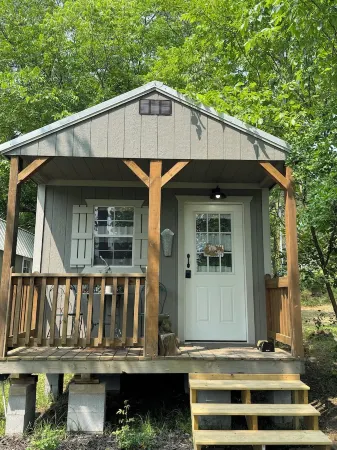 Charming tiny home in delightful Pangburn near Little Red River - pet friendly