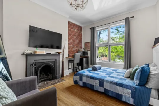 The Willis Suite steps from the waterfront