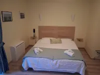 Logis hôtel l'Instant Mont le Viaur فنادق في Laparrouquial