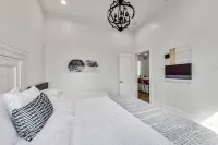Charming Escape with Modern Amenities - Stylish Cozy Haven Hotels in Oakland