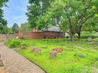 Cozy Abode ~ 3 Mi to Indiana Dunes Nat'l Park Hotels in Chesterton