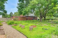 Cozy Abode ~ 3 Mi to Indiana Dunes Nat'l Park