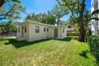 Modern 3BR/2BA Home in Prime Miami Location Hotels in Mimo