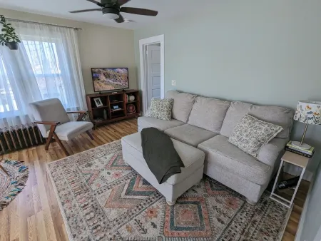 Charming & Relaxing Two Bedroom Upper Apartment in the Heart of Fredonia