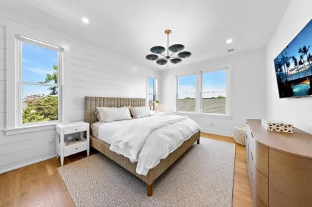 Modern Coastal Escape – New Construction, Family-Friendly, Walk to Beach