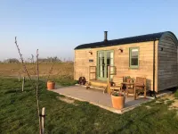 Luxury Shepherd's Hut with woodburner