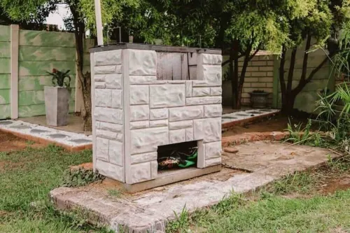 Contemporary Gem: Studio with Serene Pool View