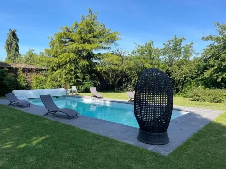 Large House with Terrace and Private Pool Отели в г. Сент-Оппортюн-дю-Боск