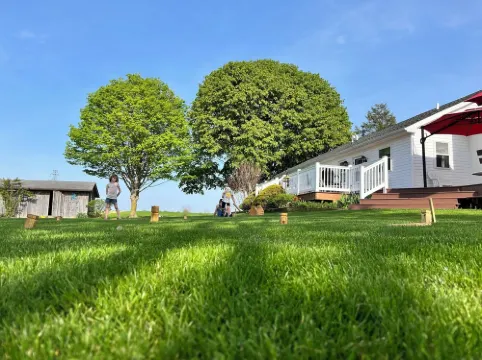 Spacious 2-bedroom cottage ideal for Scrapbooking and Quilting retreats.