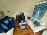Spacious 6-bedroom house in lovely Christ Church with WiFi, AC