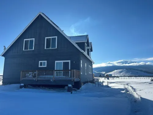 Spacious Mountain View Off-Grid Home Near Grand Canyon and Flagstaff. Các khách sạn ở Coconino County