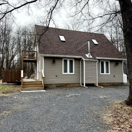 Pocono Chalet with Hot Tub,Game Room,Fireplace, Near Jim Thorpe.