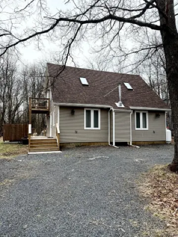Pocono Chalet with Hot Tub,Game Room,Fireplace, Near Jim Thorpe.