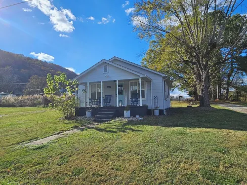 Blueberry Farm Views & Vineyards Nearby