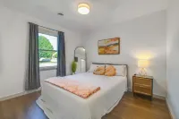 Stylish Condo, Sleeps 6, Private Fenced in Back Yard with Pergola and Fire Pit.