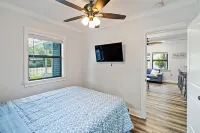 Beautifully renovated beach cottage!