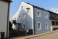 Vacation home Traumblick directly on the lake in Bad Weißenstadt in the Fichtelgebirge. Hotel a WeiBenstadt