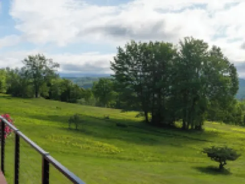 Secluded 4 bedroom home with sweeping mountain views in Williamstown Hotels in Williamstown