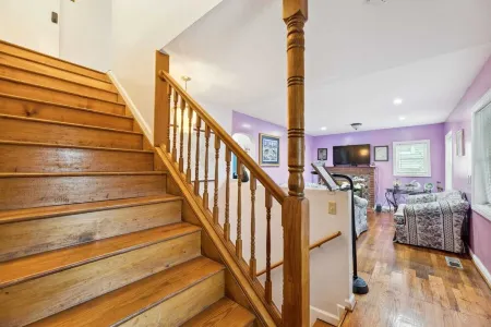 Spacious 8-bedroom house with AC and WiFi in charming Hyattsville