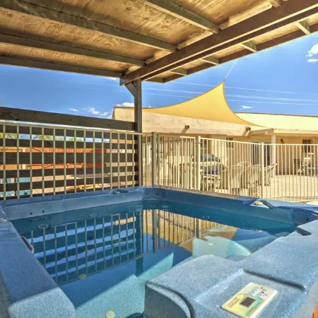 Large 7-bedroom, 4-bath house in NW Tucson - Pool, Pool Table, Sleeps 14+