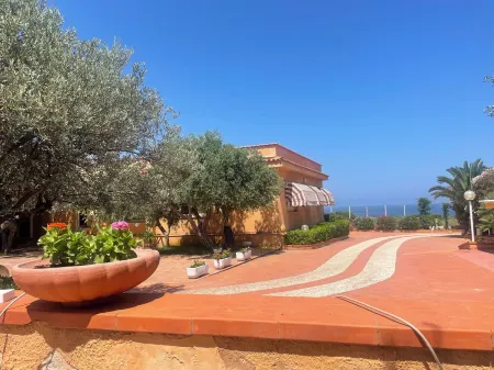 Enchanting sea view Отели в г. Терразини