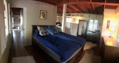 3br urban oasis with lake views, swimming pool, hot tub, steam shower and sauna. Hotele w: Lake City
