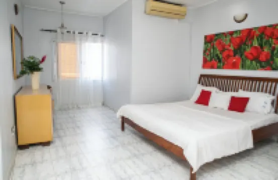 Kerr Ayo's One bed Room Deluxe Apartment, 5 Minutes From Senegambia Beaches
