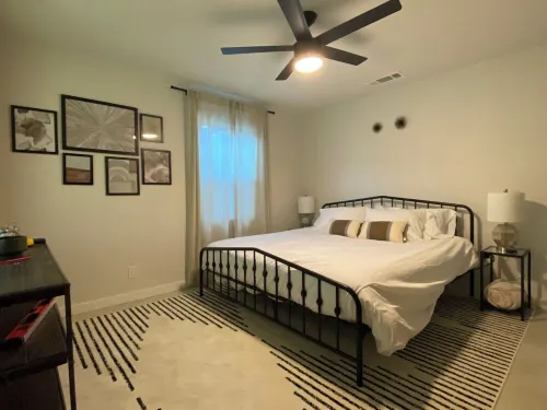 Charming Midcentury Lake House Hotels in Granite Shoals