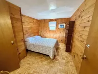 Great Sacandaga Lake 4 Season Cabin - Leaf Peeping Availability!