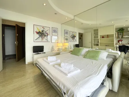 Le Cap Vert 2Pers Sea View Swimming Pool Parking Отели в г. Рокебрюн — Кап-Мартен