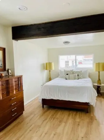 Experience Urban Luxury at Its Finest – Rent Your Dream Downtown Oasis Today! Отели в г. Веначи