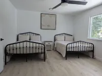 Spacious 6-bedroom house in marvelous Clovis with WiFi, AC