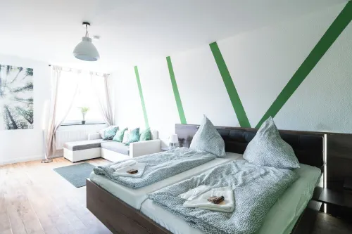 - Forest Retreat Deluxe-2 Bedroom Apartment with TV & Netflix - King Size Beds -