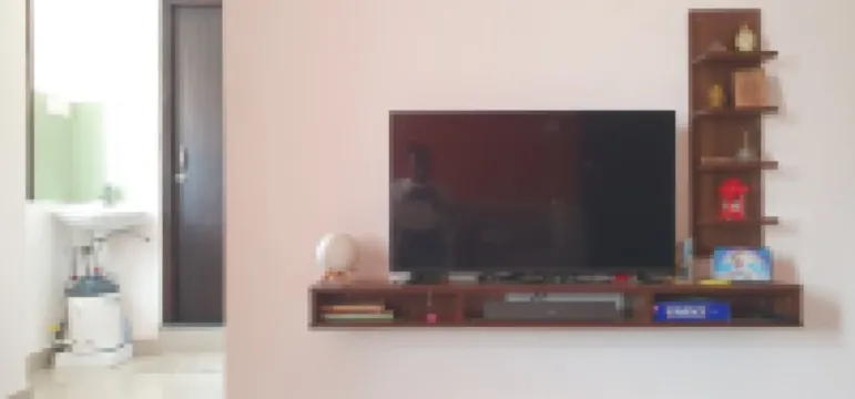 Convenient shared room in a 2bhk with all amenities at value in central Chennai.