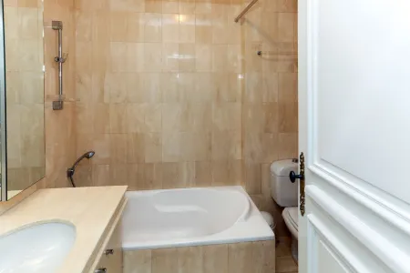 CANNES-GOLFE-JUAN GRAND STUDIO 35 Mts + BALCONY WATERFRONT