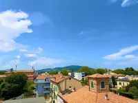 The Hammock, spacious, super-comfortable panoramic penthouse near Rossini Theater