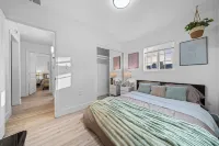 4BR/2Bth Hot Tub, King Bed, 80" TV, Gated Yard, Ranch Hotel a El Cajon