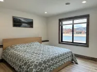 Sunset Lake Paradise new 4-bedroom lake house with private beach, WiFi, and AC