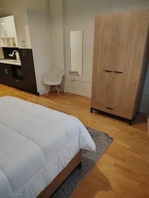 Cozy 1bedroom Apt Loft Style  in welcoming Hartford with WiFi, AC, Elevator