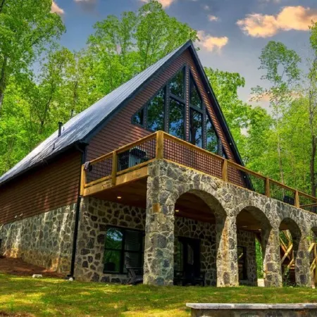 Beautiful views with lake access and zero stairs to the water!