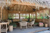 Buccaneer Hill Cottage 1 Bedroom Cottage - parking