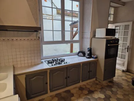 Charming house with courtyard and terrace Отели рядом с достопримечательностью «La tour blanche»