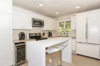 Chic Hamptons Getaway - Heated Pool, Hot Tub, Near Village & Beach