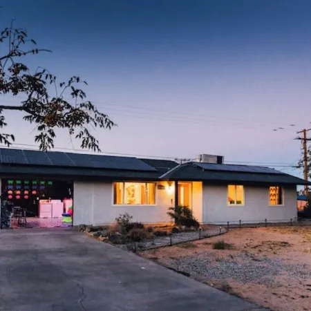 Casa De Colores w/ Arcade, hot tub + more - J Tree