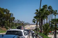 Chic Condo w Parking, AC and Steps to Beach and Convention Center