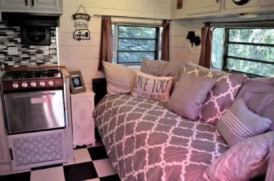 Texas Hill Country Vintage Caravan Glamping Hotéis em 