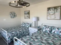 5BR 3 BA Sleeps 12 Comfortably 4 Mi to Bethany with shared pool/amenities