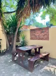 Charming 2-bedroom cottage in lovely Randburg with WiFi