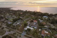 Havana Nights Honeymoon: King Bed, Sofabed, Patio & Wi-Fi – Book Your Escape! Hotels in McGregor